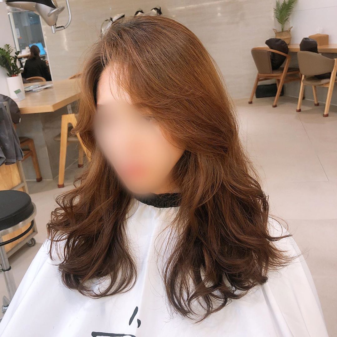 Moving Flowing for Straighter Layered Hair